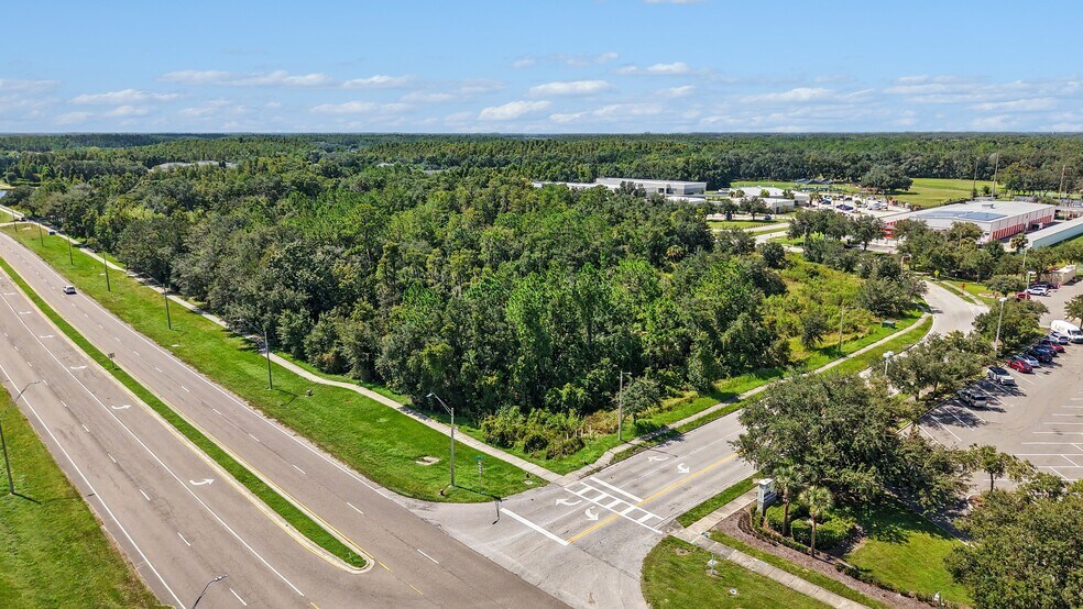 18202 Meadows rd, Tampa, FL à vendre - Photo de l’immeuble – Image 3 sur 23