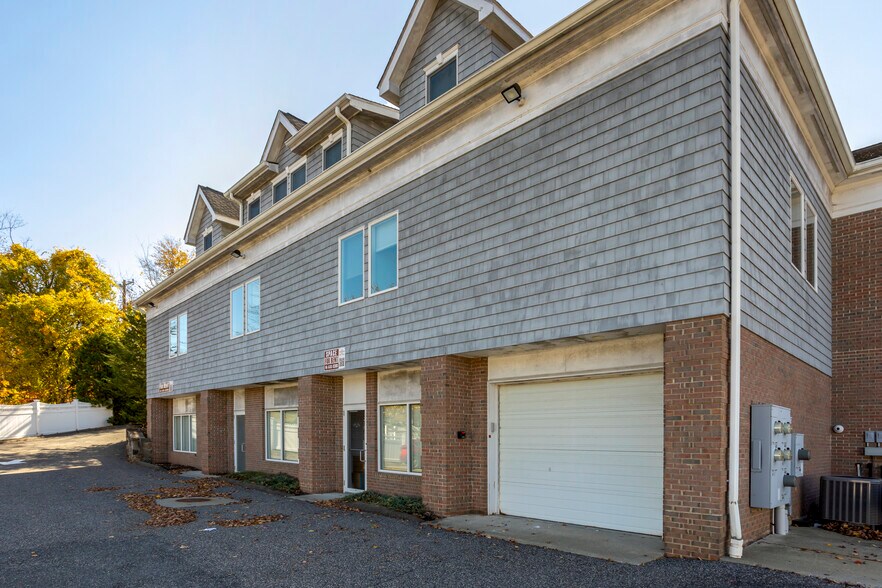 96 CT-37 Rt, New Fairfield, CT à louer - Photo de l’immeuble – Image 3 sur 6