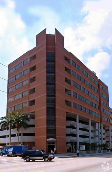 2601 SW 37th Ave, Coral Gables, FL à louer - Photo de l’immeuble – Image 2 sur 10