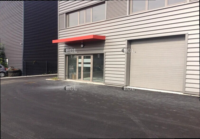 Local d’activités dans Villeneuve-la-Garenne à louer - Photo de l’immeuble – Image 1 sur 10
