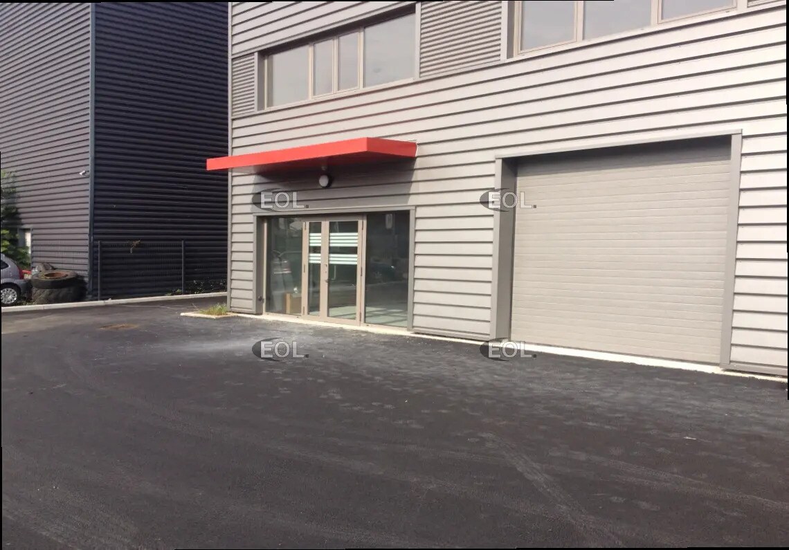 Local d’activités dans Villeneuve-la-Garenne à louer Photo de l’immeuble– Image 1 sur 11