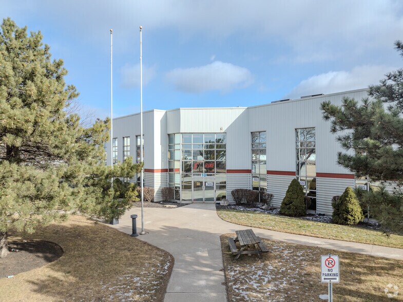 450 Sherman Av N, Hamilton, ON à louer - Photo de l’immeuble – Image 2 sur 4