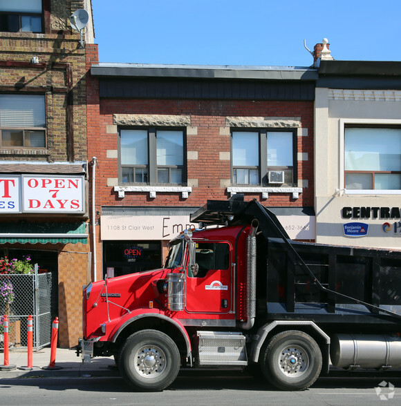1108 St Clair Ave W, Toronto, ON à vendre - Photo de l’immeuble – Image 3 sur 4