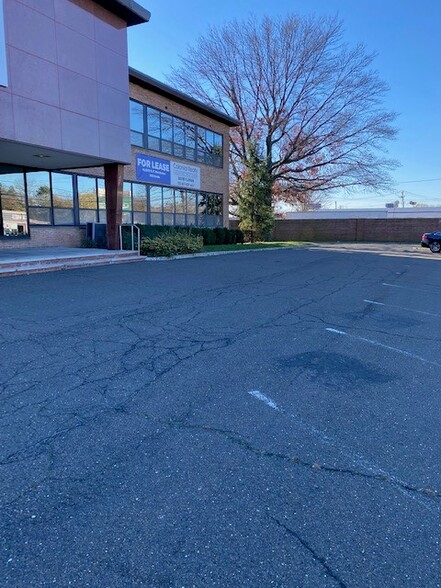 141 North Ave, Bridgeport, CT à louer - Photo de l’immeuble – Image 1 sur 7