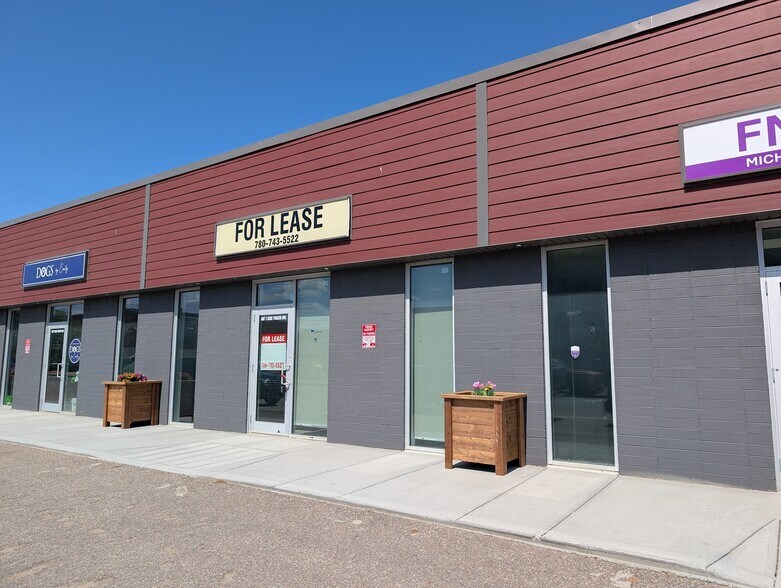 8302 Fraser Ave, Fort McMurray, AB à louer - Photo de l’immeuble – Image 2 sur 10