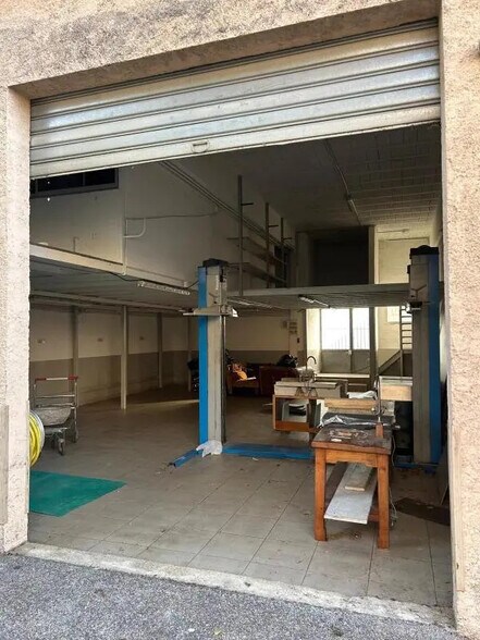 Industriel/Logistique dans Mougins à vendre - Photo de l’immeuble – Image 1 sur 8