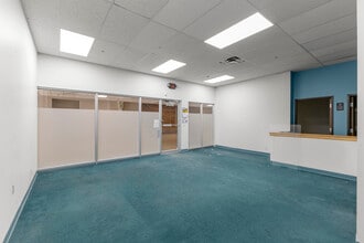 35425 W Michigan Ave, Wayne, MI à louer Photo intérieure– Image 1 sur 14