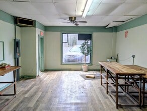 11 S Main St, Terryville, CT à vendre Photo intérieure– Image 2 sur 2