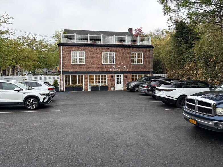 1489 Old Northern Blvd, Roslyn, NY à vendre - Photo de l’immeuble – Image 2 sur 6