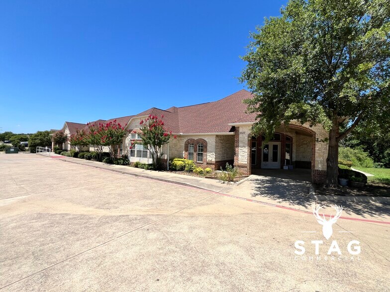 3327 Colorado Blvd, Denton, TX à louer - Photo de l’immeuble – Image 3 sur 7