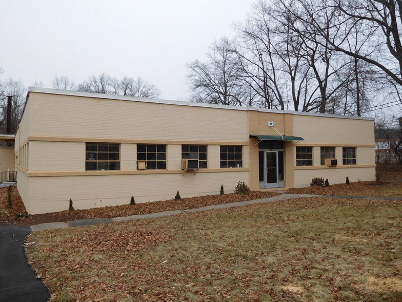95 Granby St, Bloomfield, CT à vendre - Photo de l’immeuble – Image 1 sur 19