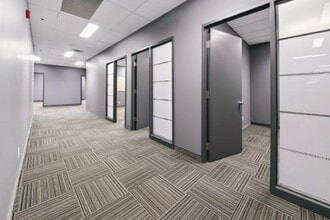 4141-4149 Autoroute 440, Laval, QC à louer Photo intérieure– Image 1 sur 8