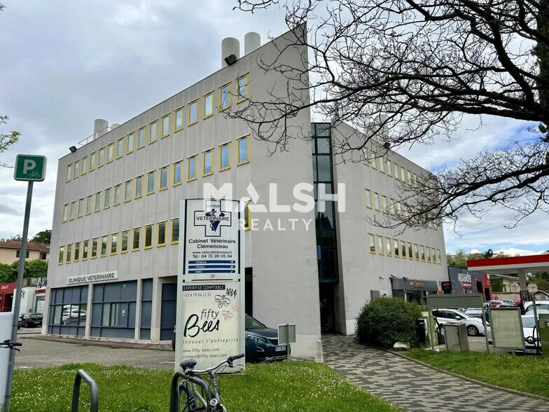 Bureau dans Saint-Genis-Laval à louer - Photo de l’immeuble – Image 2 sur 9