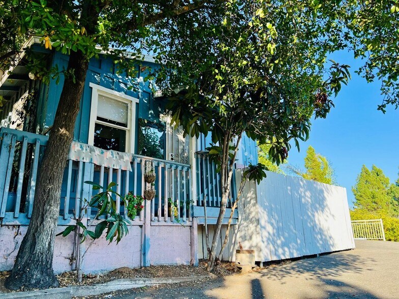408 Pico Ave, Fallbrook, CA à vendre - Photo de l’immeuble – Image 3 sur 11