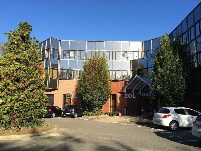 Bureau dans Montigny-le-Bretonneux à louer - Photo de l’immeuble – Image 3 sur 5