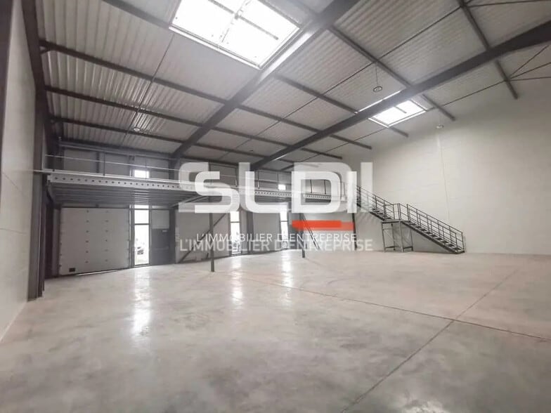 Local d’activités dans Villefontaine à louer - Photo intérieure – Image 3 sur 10