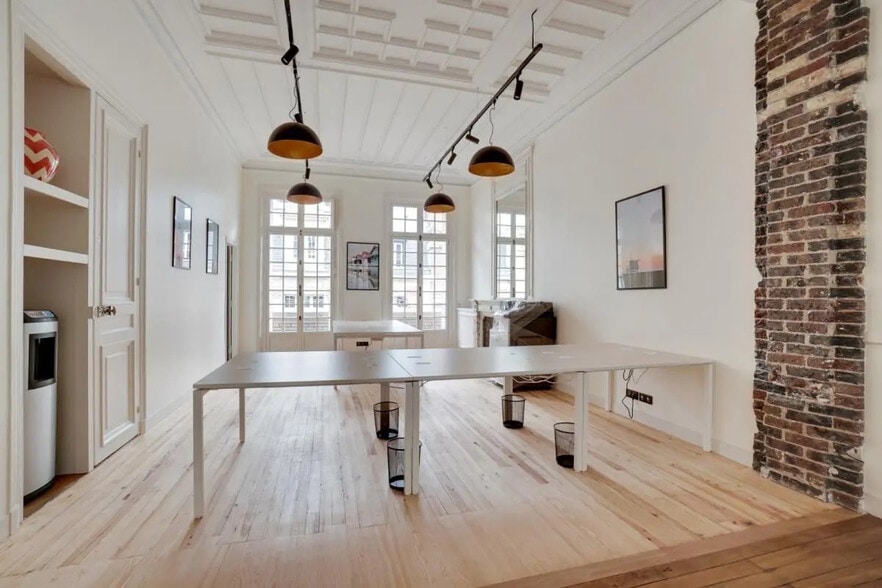 9 Rue Fortuny, Paris à louer - Photo de l’immeuble – Image 2 sur 8