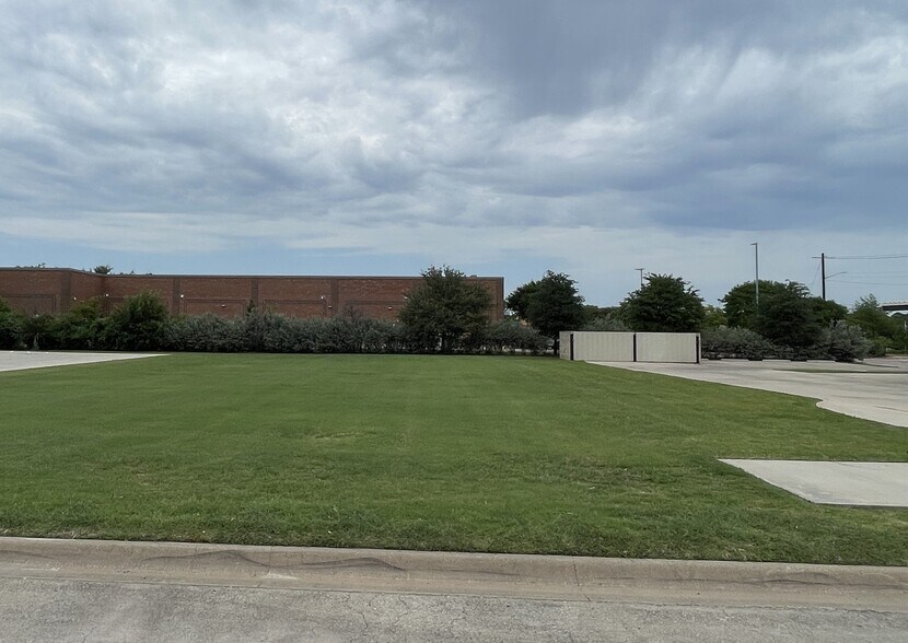2002 Emery St, Denton, TX à vendre - Photo de l’immeuble – Image 2 sur 4