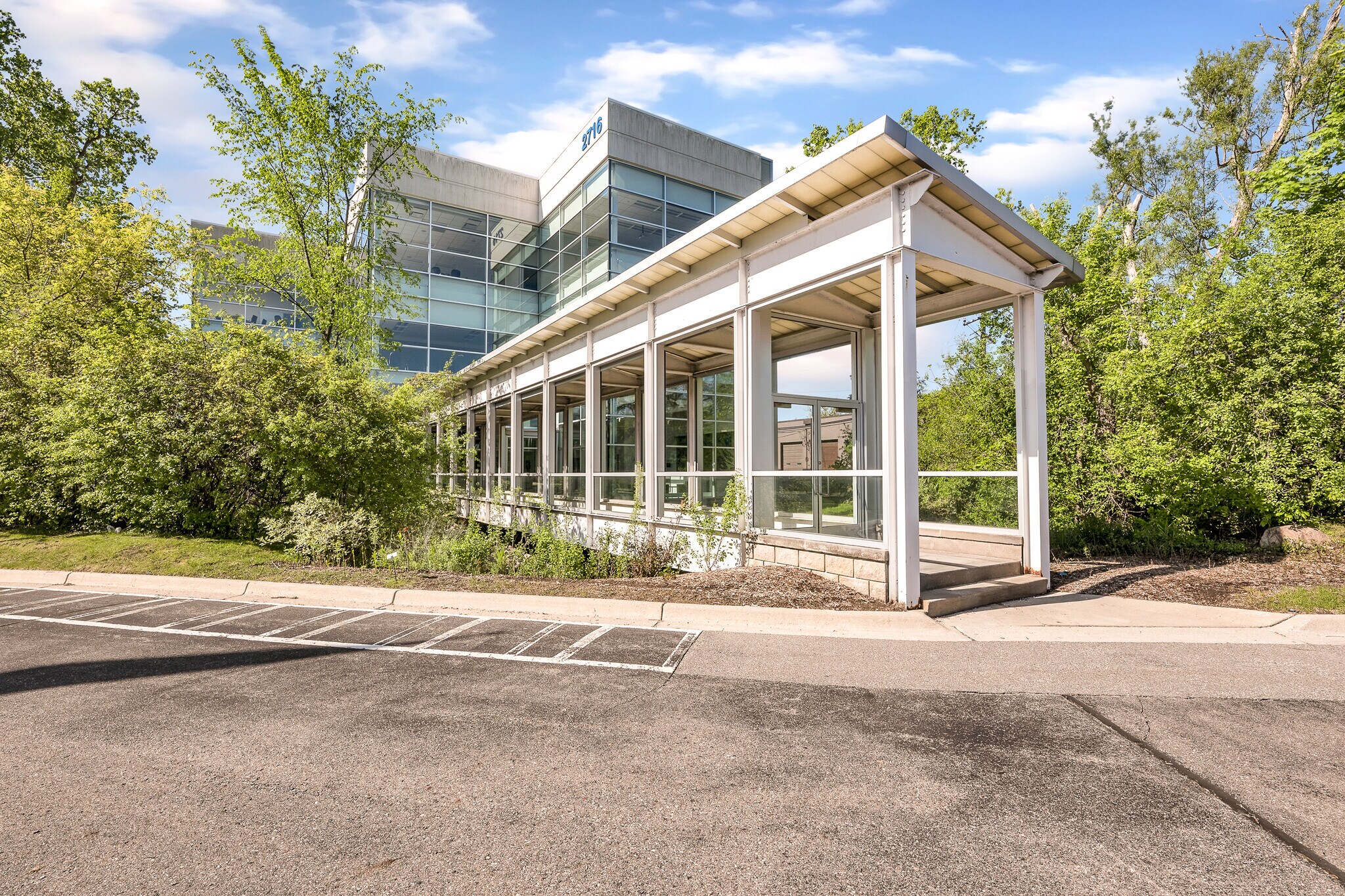 Daley Drive Campus portefeuille de 3 biens à vendre sur LoopNet.fr Photo principale– Image 1 sur 7