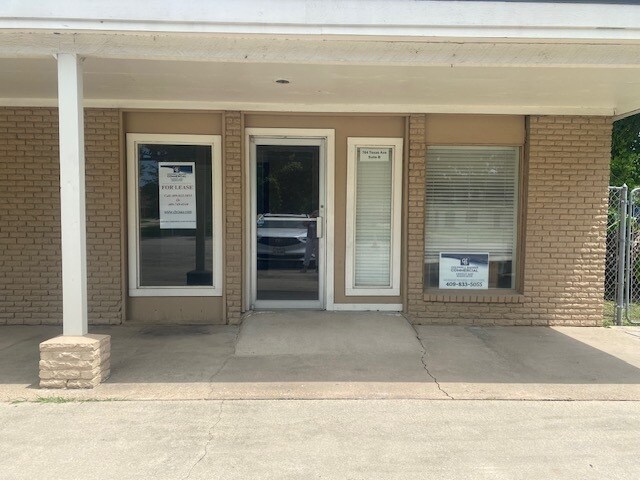 704 Texas Ave, Bridge City, TX à louer - Photo de l’immeuble – Image 1 sur 9