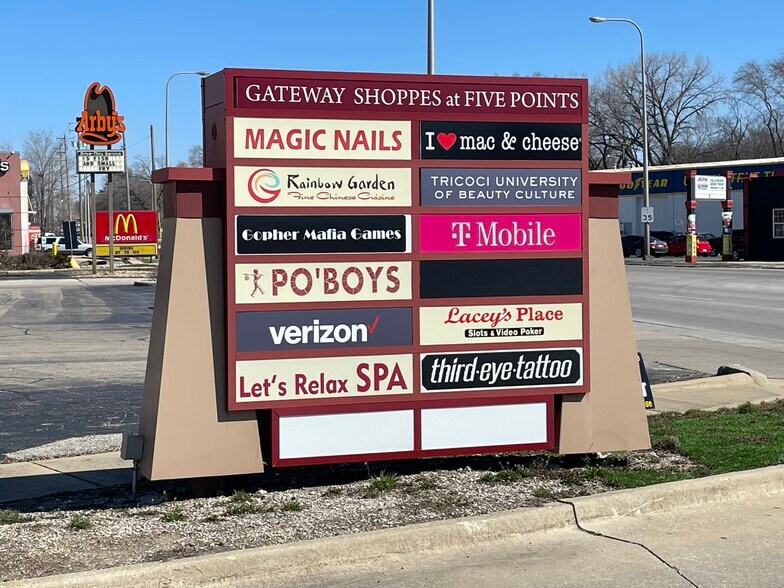 110 E University Ave, Urbana, IL à louer - Photo de l’immeuble – Image 2 sur 2