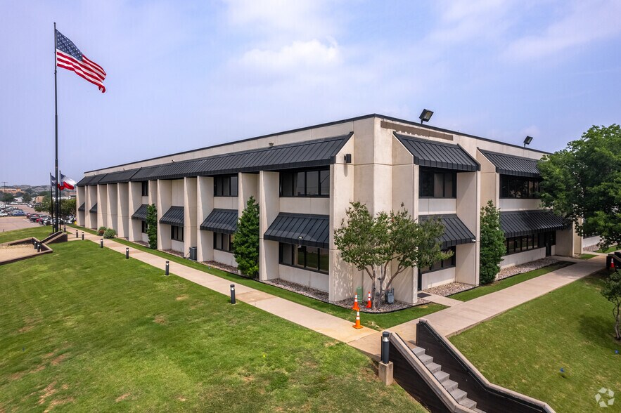 5751 Kroger Dr, Fort Worth, TX à louer - Photo de l’immeuble – Image 2 sur 19