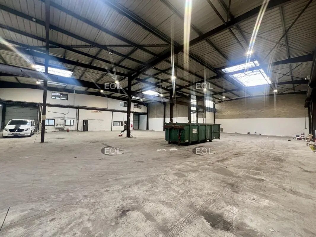 Local d’activités dans Le Thillay à louer Photo intérieure– Image 1 sur 8