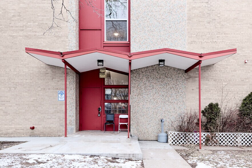 2110 S Park Ave, Minneapolis, MN à vendre - Photo de l’immeuble – Image 2 sur 12