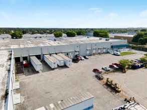 16542 NW 54th Ave, Opa Locka, FL à louer Photo de l’immeuble– Image 2 sur 3