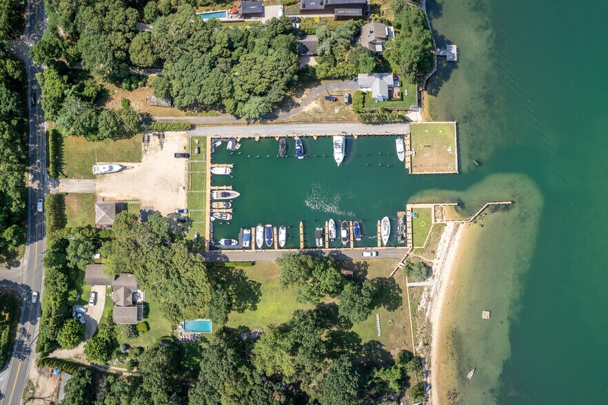 219 Three Mile Harbor HC Rd, East Hampton, NY à vendre - Photo de l’immeuble – Image 3 sur 9