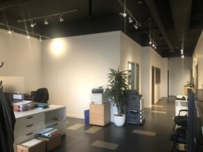 2991-2993 Boul De La Pinière, Terrebonne, QC à louer Hall d’entrée– Image 1 sur 7