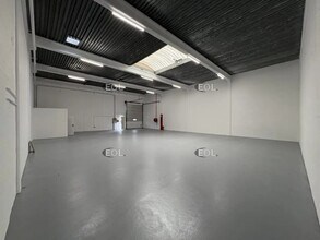 Local d’activités dans Éragny à louer Photo intérieure– Image 2 sur 9