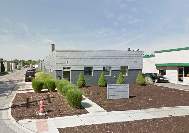 2505 Hilton Rd, Ferndale, MI à louer - Photo de l’immeuble – Image 2 sur 4