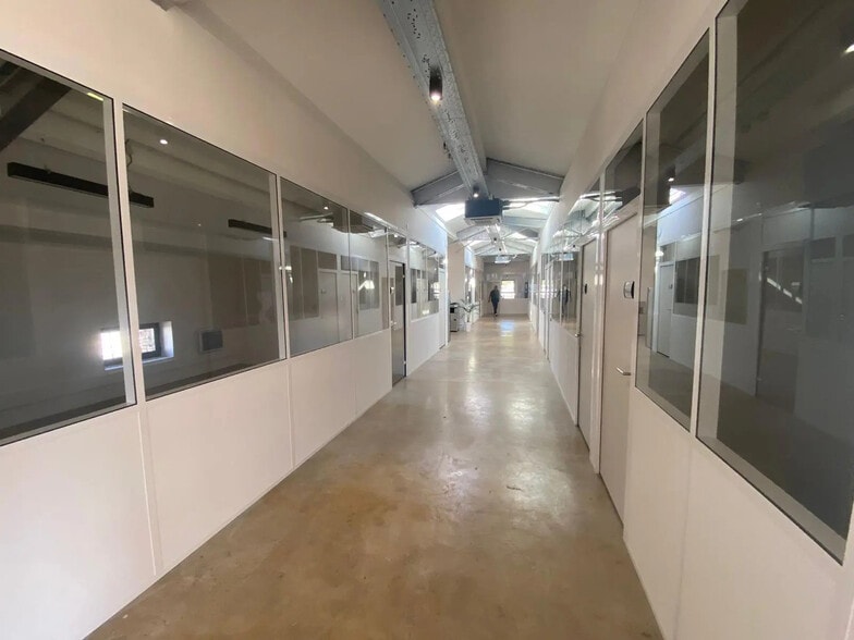 Bureau dans Marseille à louer - Photo de l’immeuble – Image 3 sur 7