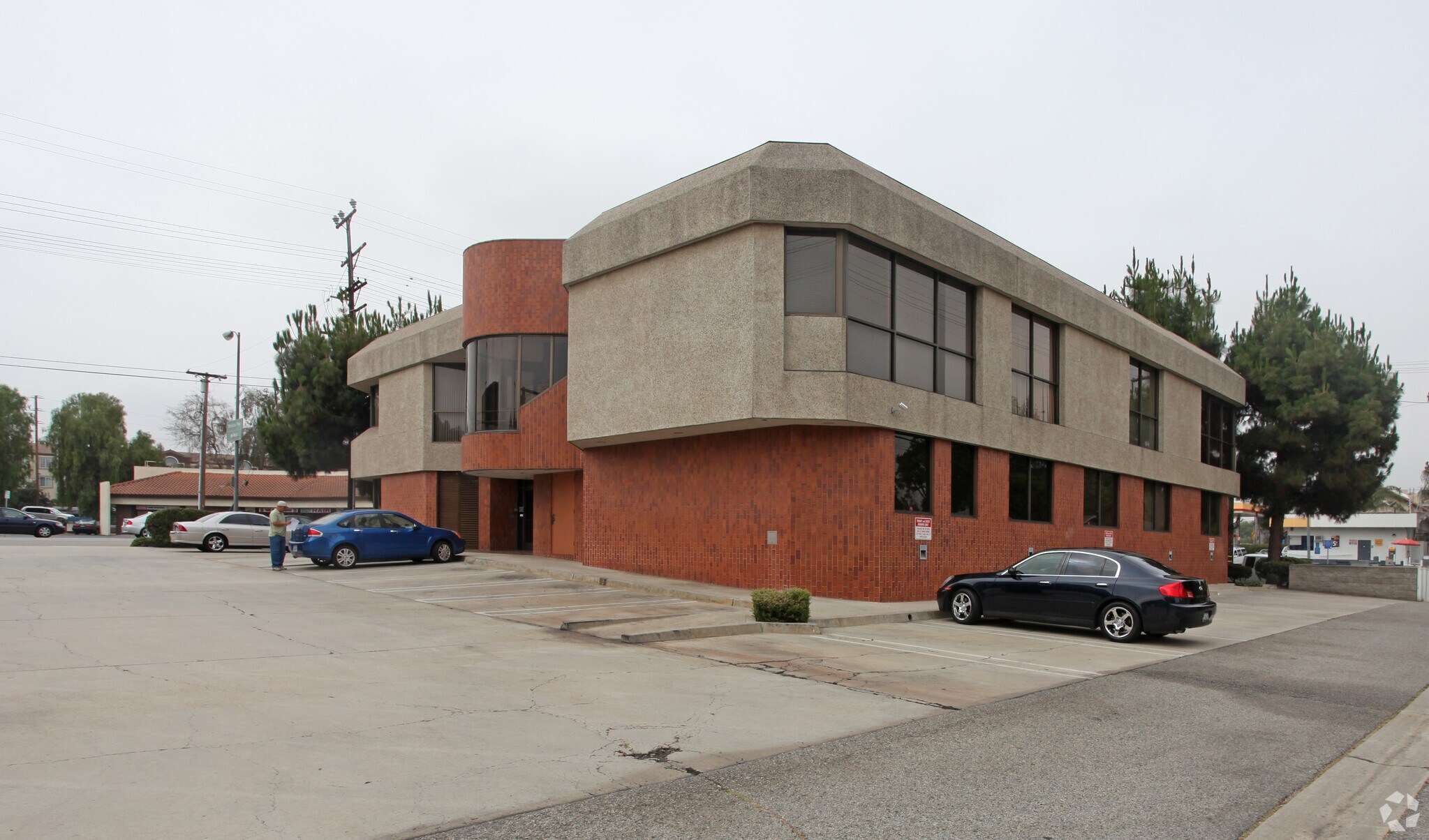 23161 Ventura Blvd, Woodland Hills, CA à louer Photo principale– Image 1 sur 15