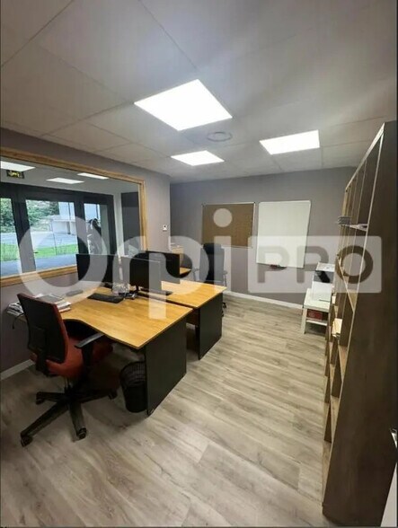 Local d’activités dans MARCILLY-D'AZERGUES à louer - Photo de l’immeuble – Image 2 sur 4