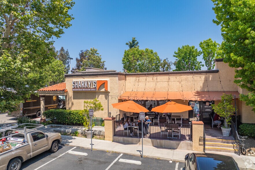 2410-2837 Cochran St, Simi Valley, CA à louer - Photo de l’immeuble – Image 2 sur 5
