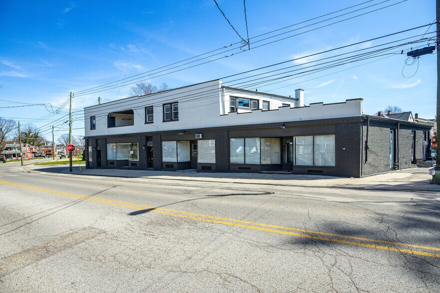 2435 Williams Ave, Cincinnati, OH à louer - Photo principale – Image 1 sur 48