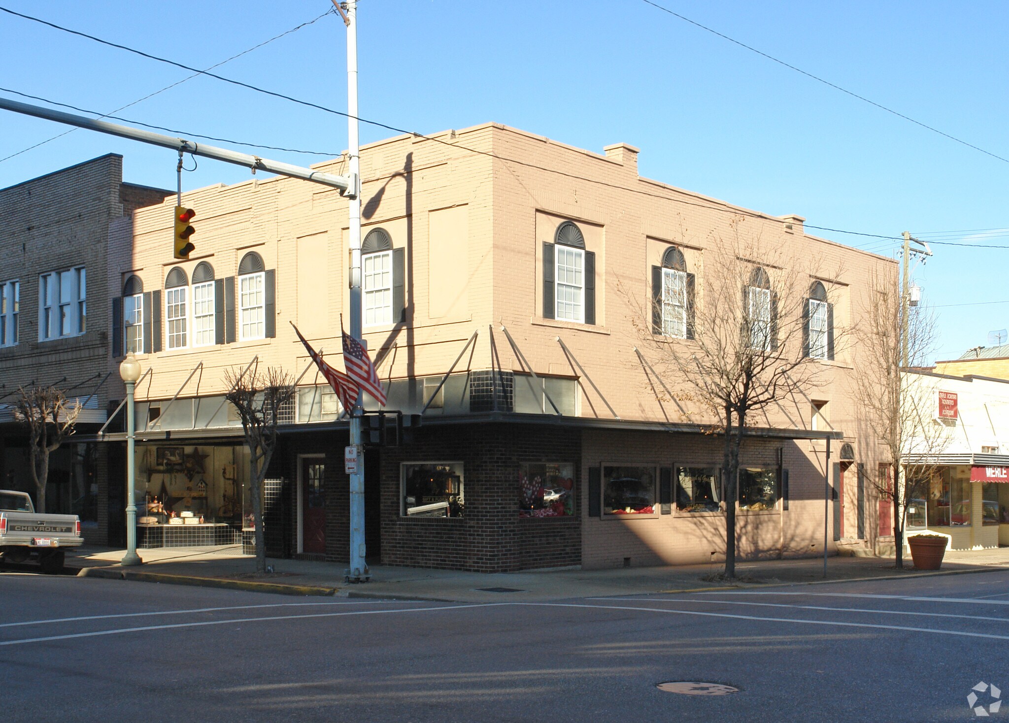 123 S 3rd St, Ironton, OH à vendre Photo principale– Image 1 sur 31