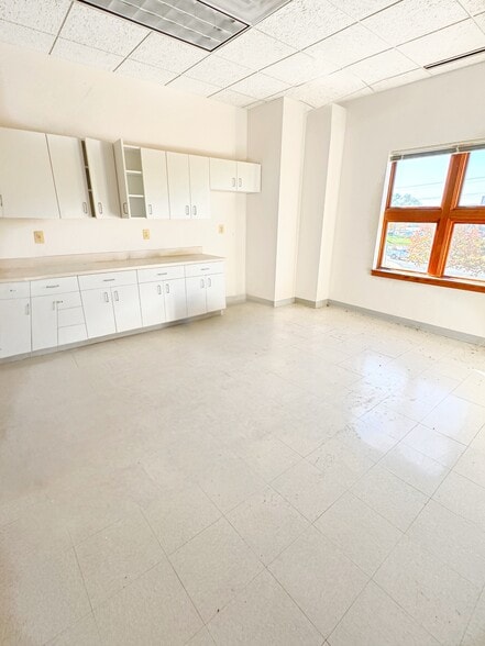 8609 Sudley Rd, Manassas, VA à vendre - Photo intérieure – Image 2 sur 8