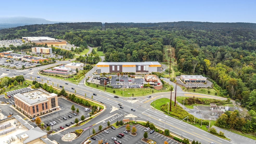 115 Plaza 611 Ln, Stroudsburg, PA à vendre - Photo de l’immeuble – Image 3 sur 4