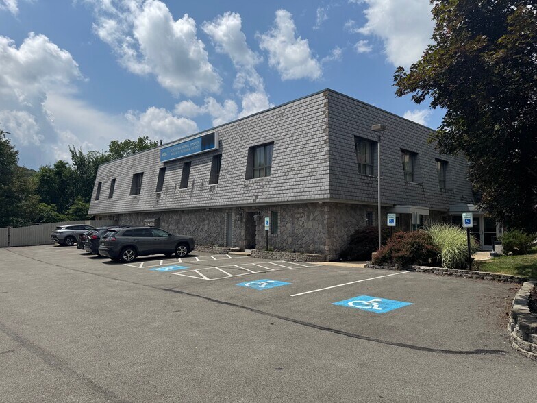 223 Siebert Rd, Pittsburgh, PA à vendre - Photo de l’immeuble – Image 2 sur 4