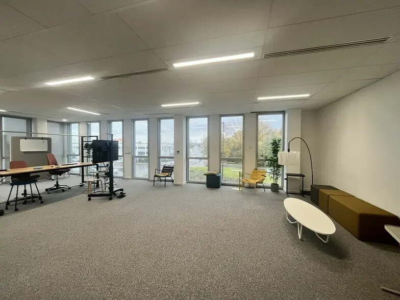 Bureau dans Bordeaux à vendre - Photo de l’immeuble – Image 2 sur 9