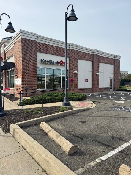 721 Canal St, Stamford, CT à vendre - Photo de l’immeuble – Image 2 sur 8