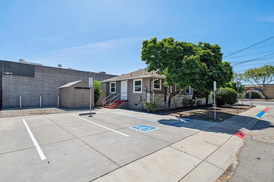 14000 E 14th St, San Leandro, CA à vendre - Photo de l’immeuble – Image 2 sur 17