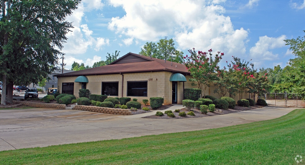 1237 Industrial Dr, Matthews, NC à vendre - Photo de l’immeuble – Image 2 sur 8