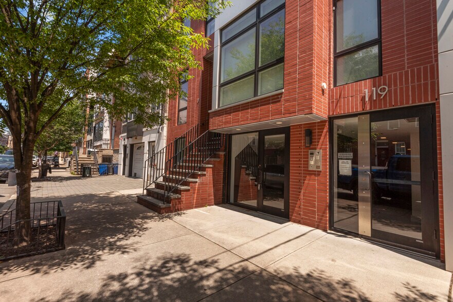 119 Monroe St, Hoboken, NJ à louer - Photo de l’immeuble – Image 3 sur 11