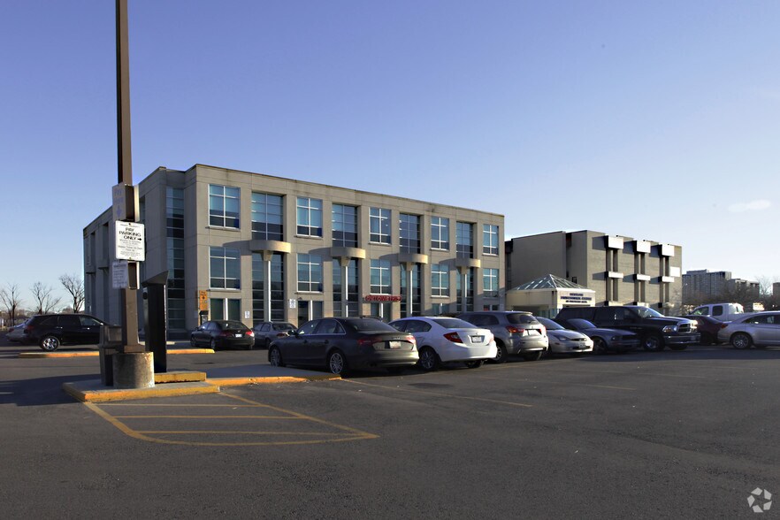 40 Finchgate Blvd, Brampton, ON à louer - Photo principale – Image 1 sur 6