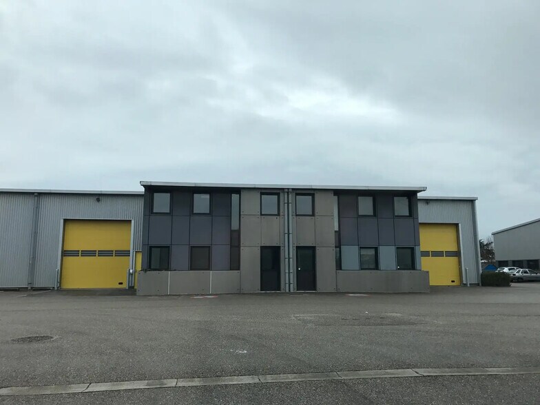 Local d’activités dans Vaulx-en-Velin à louer - Photo de l’immeuble – Image 1 sur 2