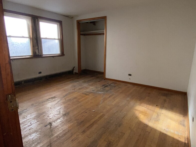 7945 S Dobson Ave, Chicago, IL à vendre - Photo de l’immeuble – Image 3 sur 5